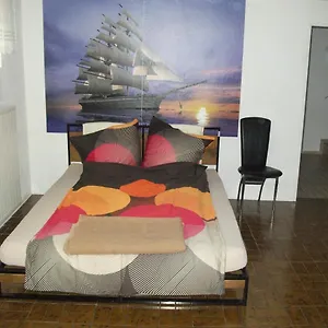 Helle Große Souterrainwohnung Mit Eigenem Eingang Apartment